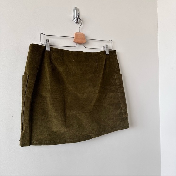 Urban Outfitters-BDG Double Pocket Velvet Button Front Mini Skirt (Size:Large) - Picture 6 of 10